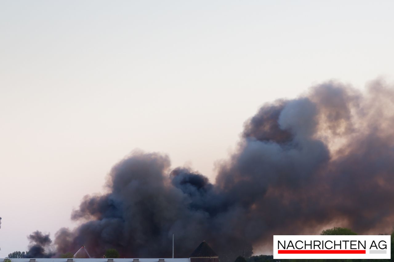 Großbrand in Oberhavel: Feuerwehr kämpft gegen lodernde Flammen!