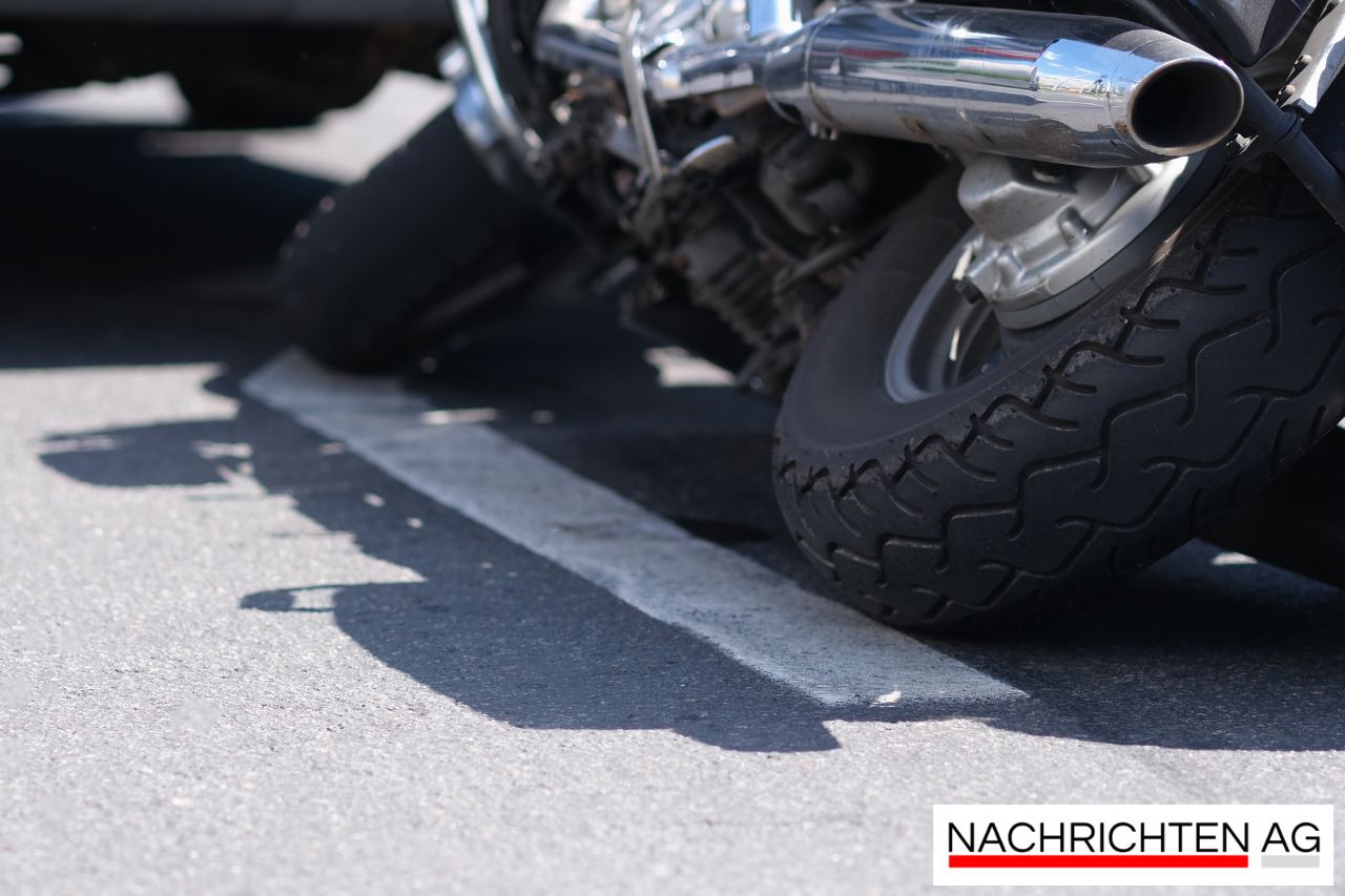 Tödlicher Motorradunfall auf der B2: Fahrer stirbt nach Crash gegen Baum
