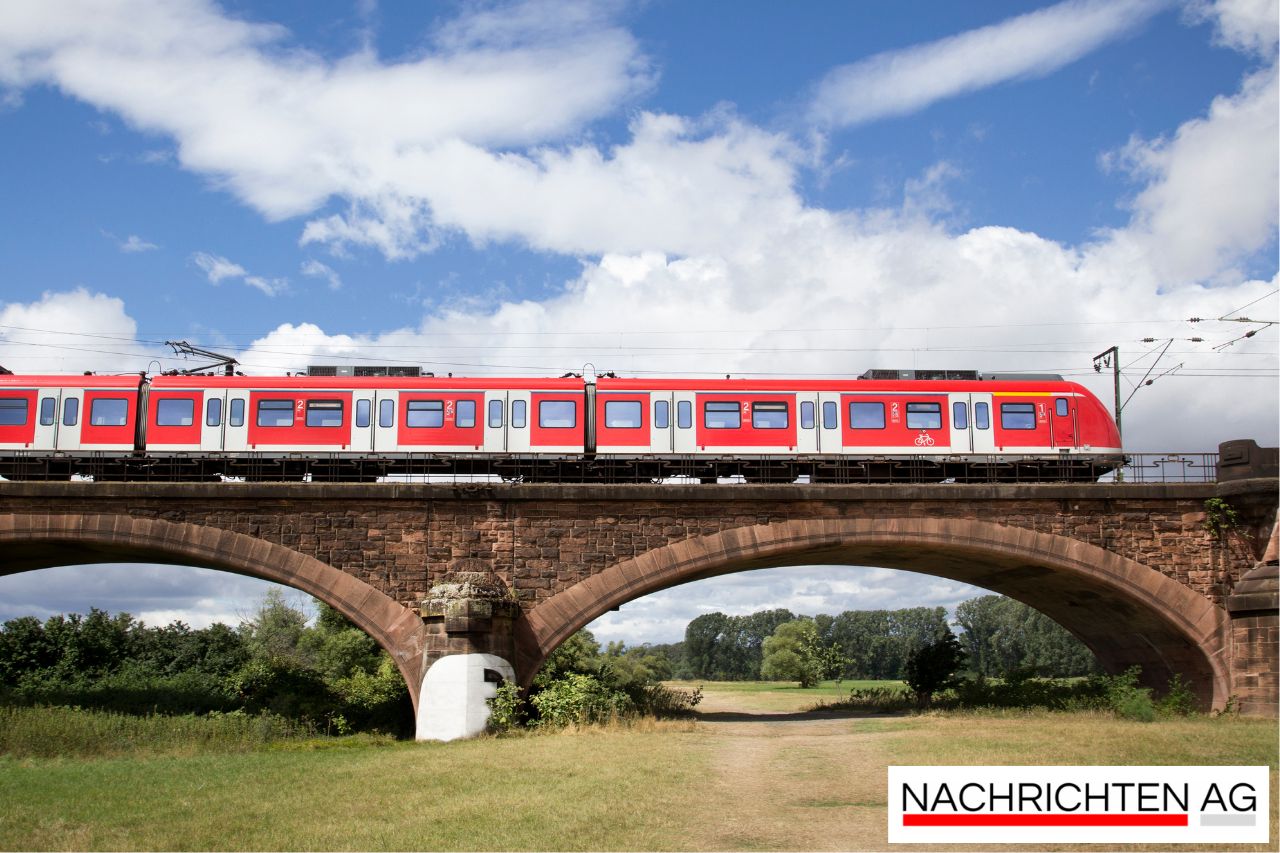Bahn-Chaos nach Böschungsbrand: Fernverkehr bis Dienstag betroffen!