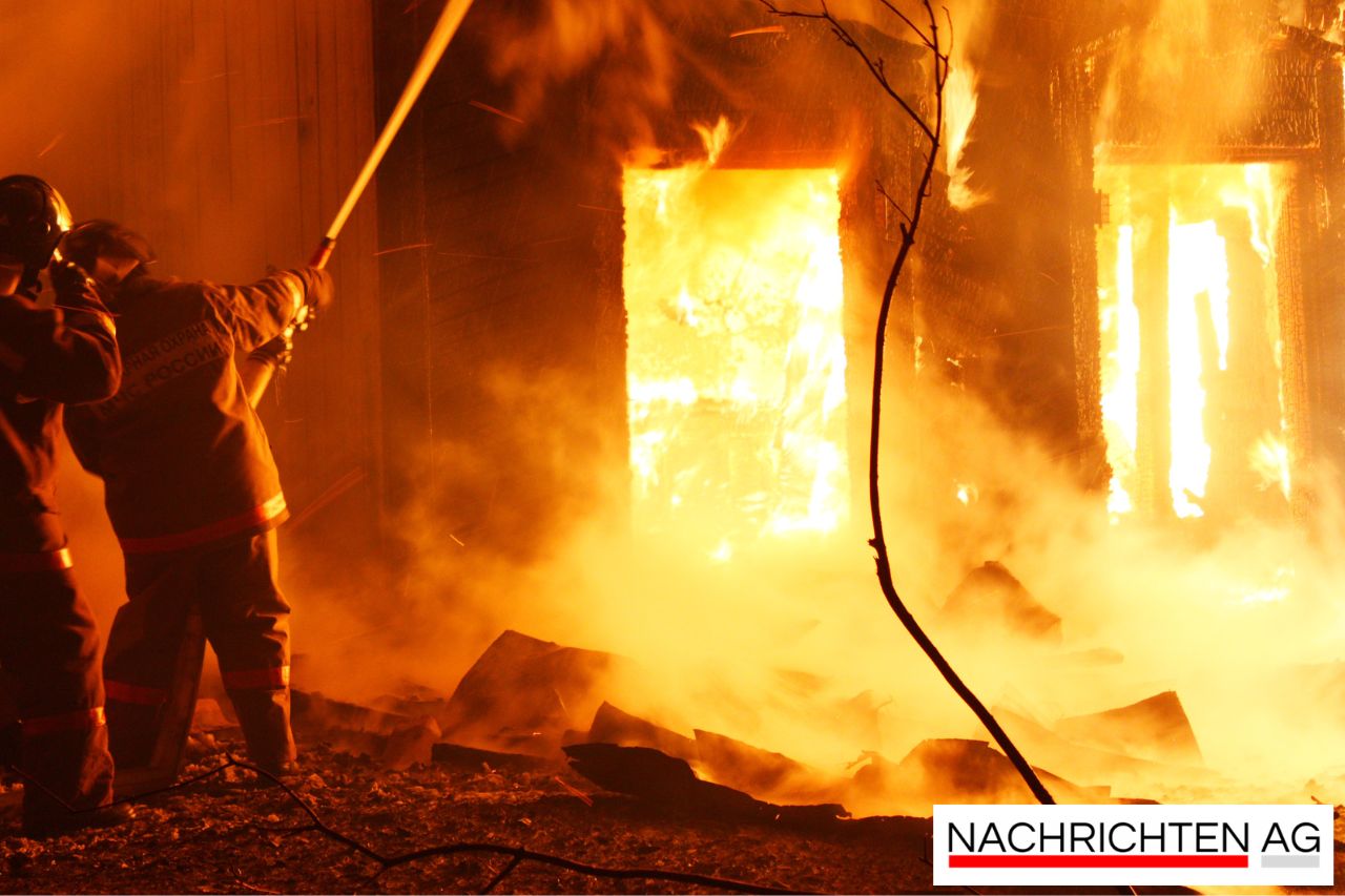 Großbrand in Uckermark: 1.000 Strohballen in Flammen – Polizei ermittelt!