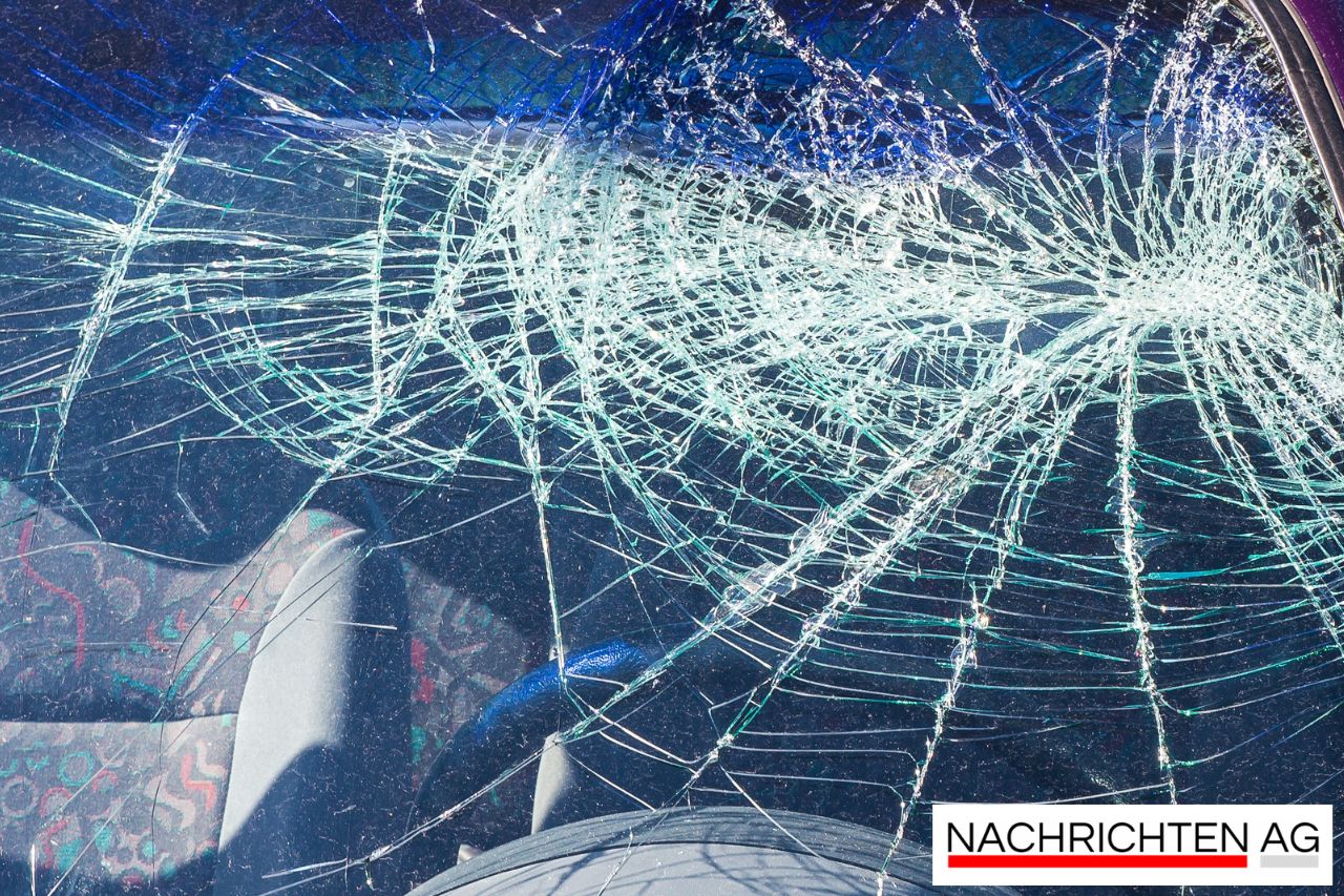 Schockierter Unfall bei Großkmehlen: Zwei Verletzte nach Frontalcrash!